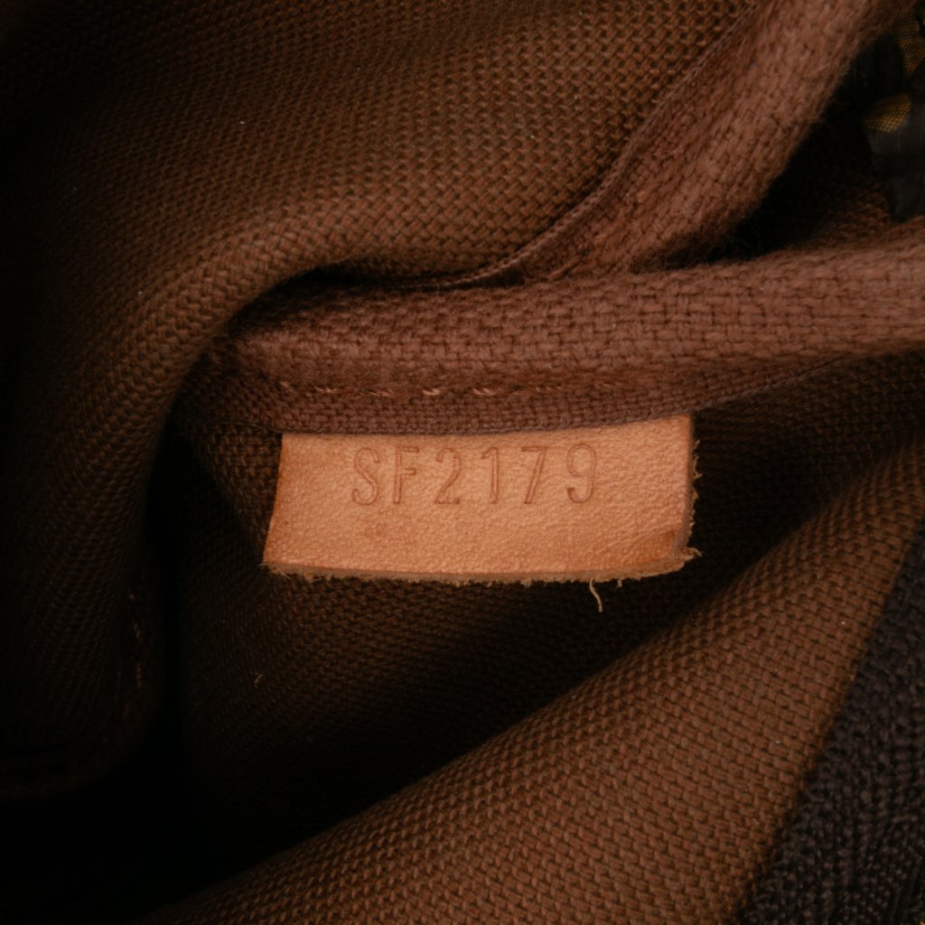 Louis Vuitton Monogram Mini Pochette Accessoires - Detail 1