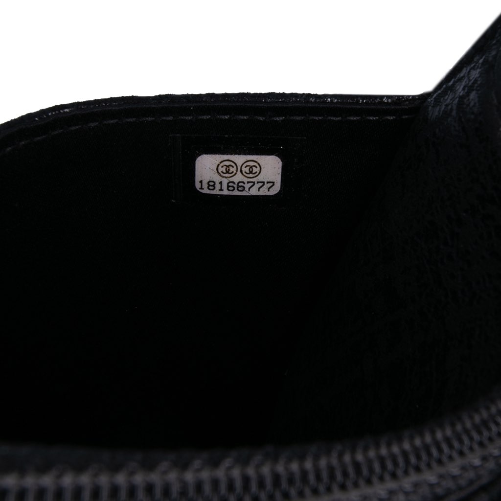 Chanel CC Quilted Crinkled Patent Wallet On Chain - Detail 1