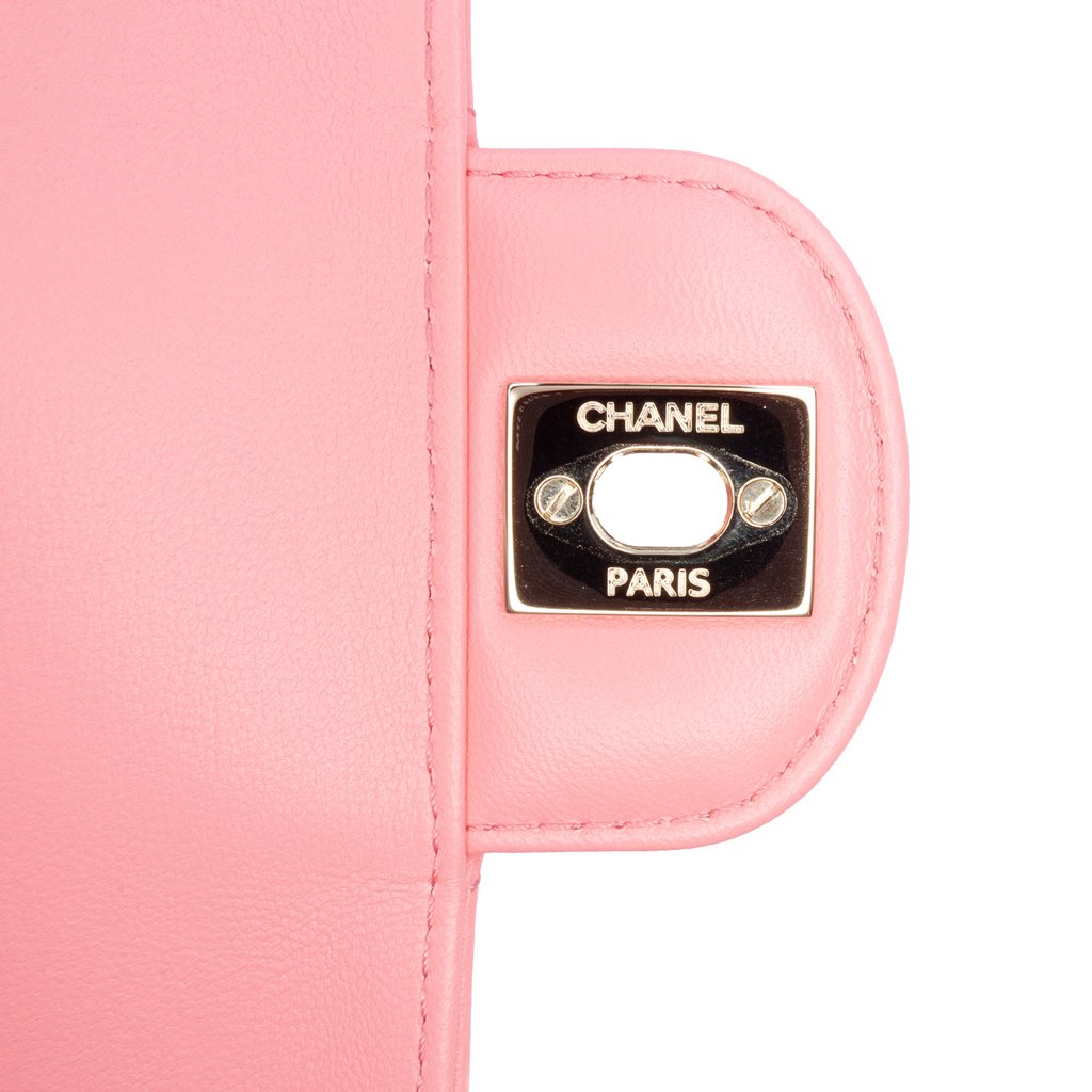 Chanel Lambskin CC in Love Heart Crossbody - Detail 2