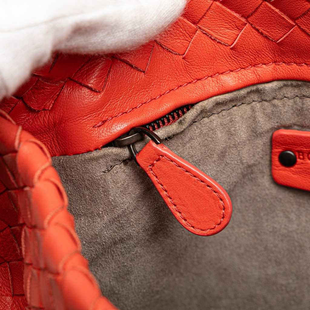 Bottega Veneta Nappa Intrecciato Bucket Bag - Detail 1