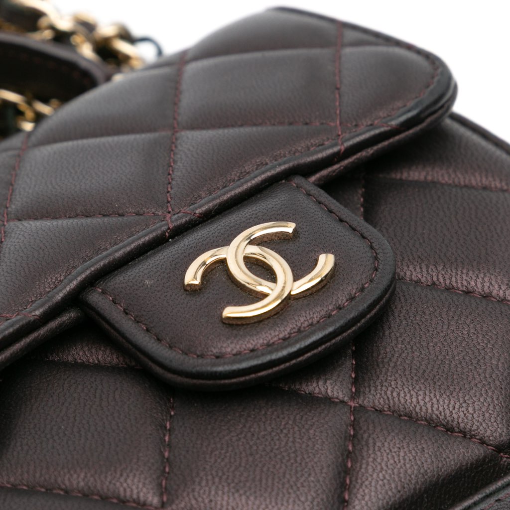 Chanel CC Quilted Iridescent Lambskin Top Handle Flap Clutch With Chain - Detail 1