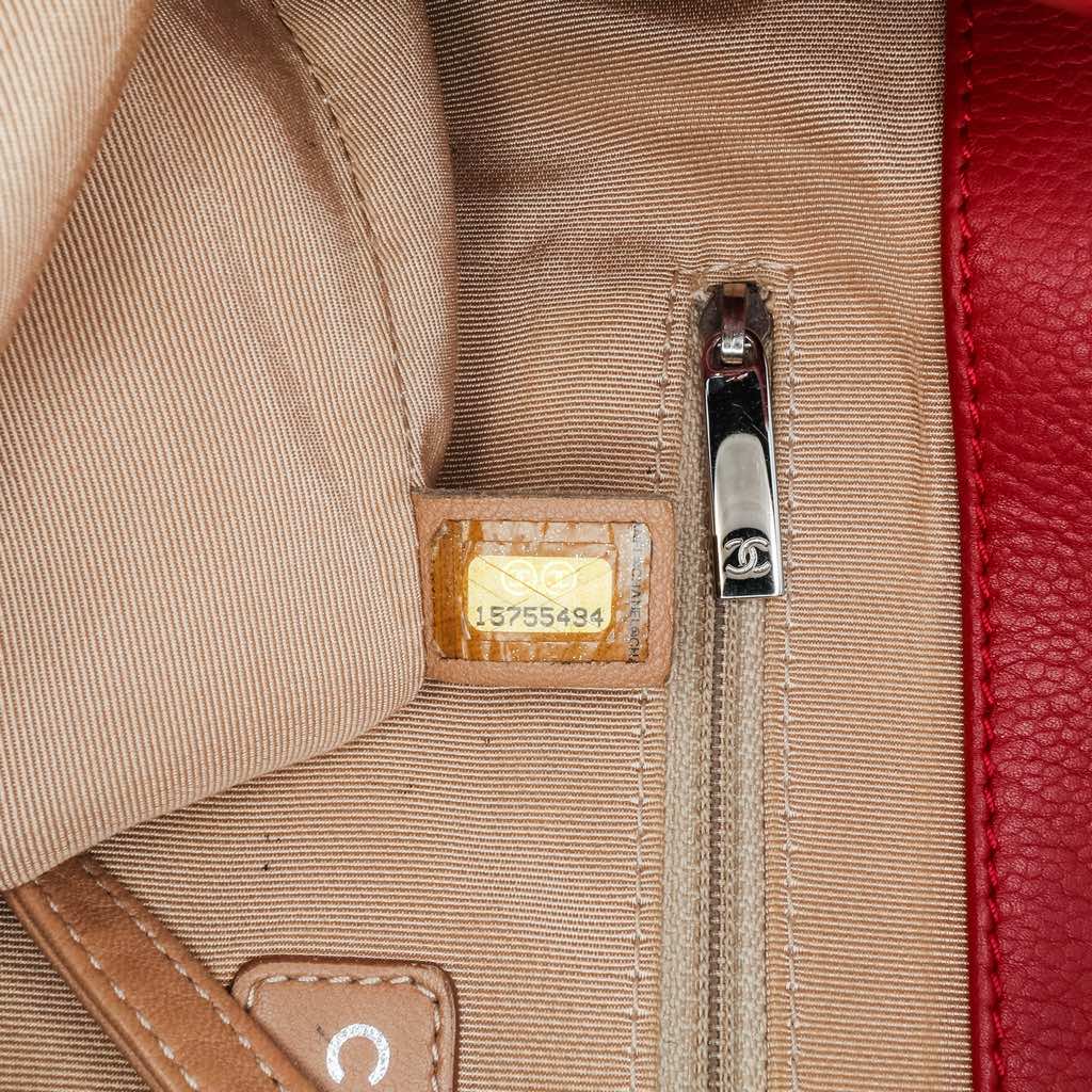 Chanel Quilted Caviar Expandable Zip Tote - Detail 1