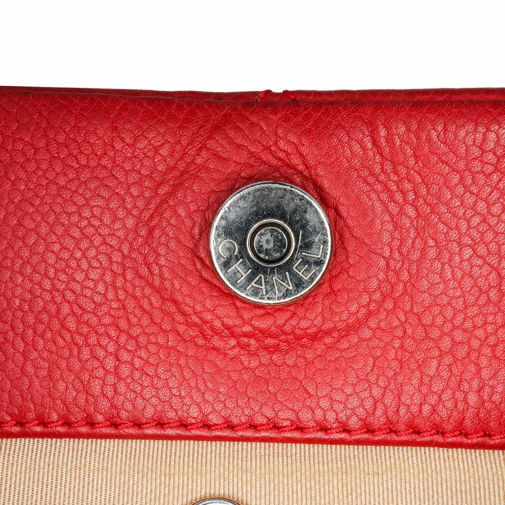 Chanel Quilted Caviar Expandable Zip Tote - Detail 2