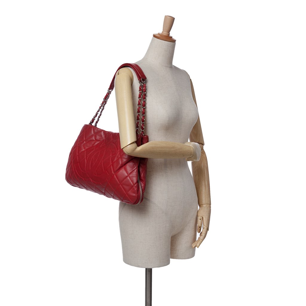 Chanel Quilted Caviar Expandable Zip Tote - Image 12