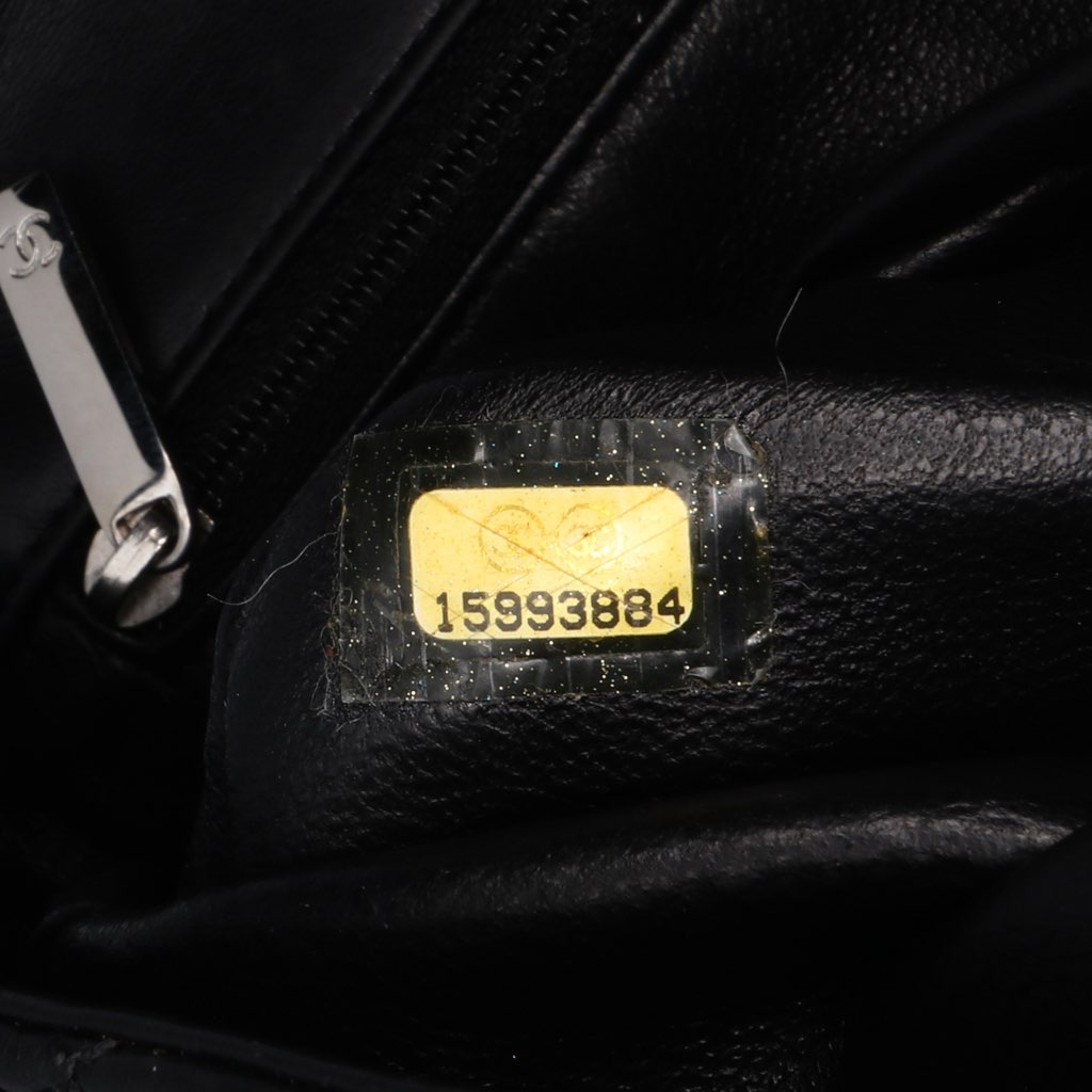 Chanel Reissue 2.55 Metallic Lambskin Roll Clutch - Detail 1