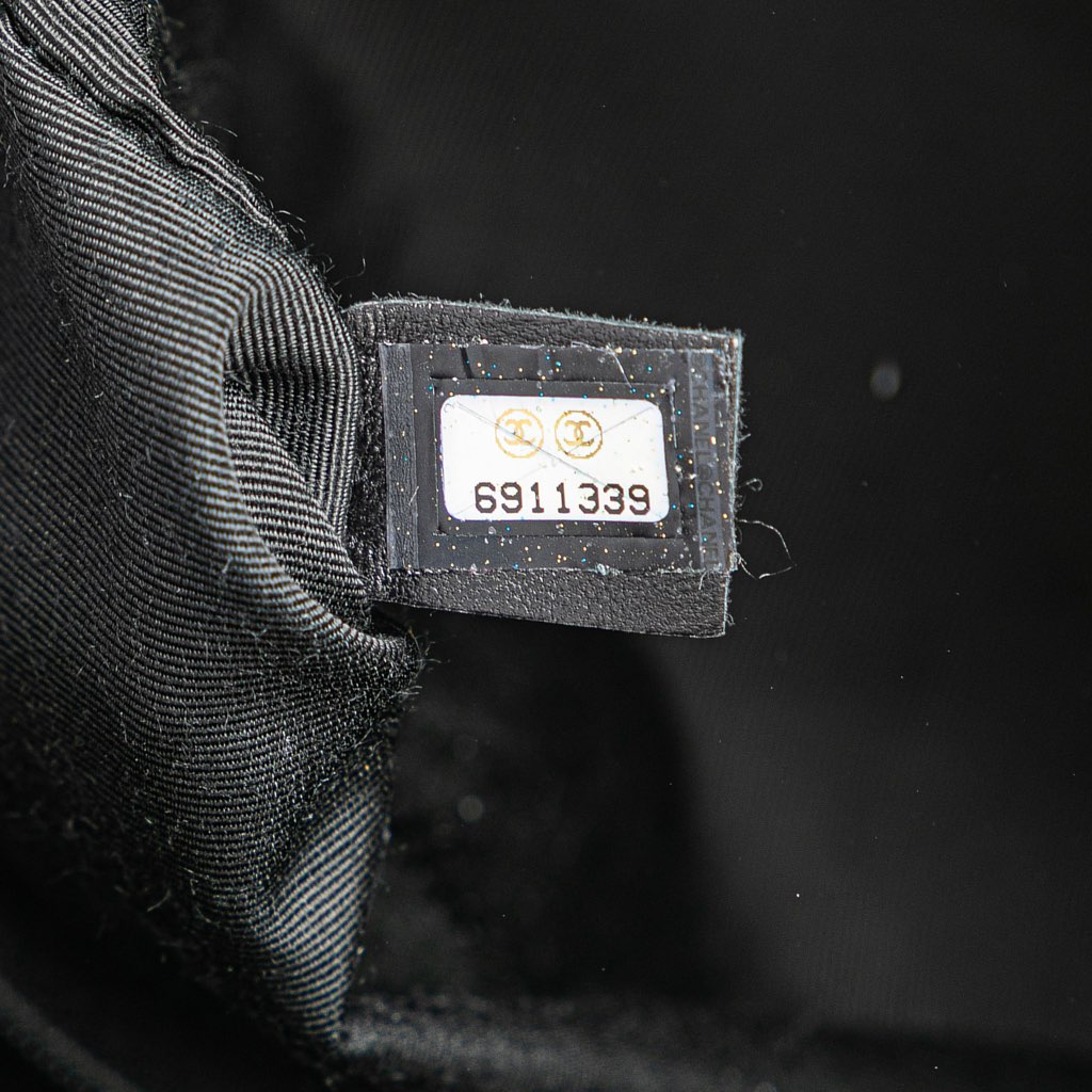 Chanel CC Choco Bar Lambskin Shoulder Bag - Detail 1