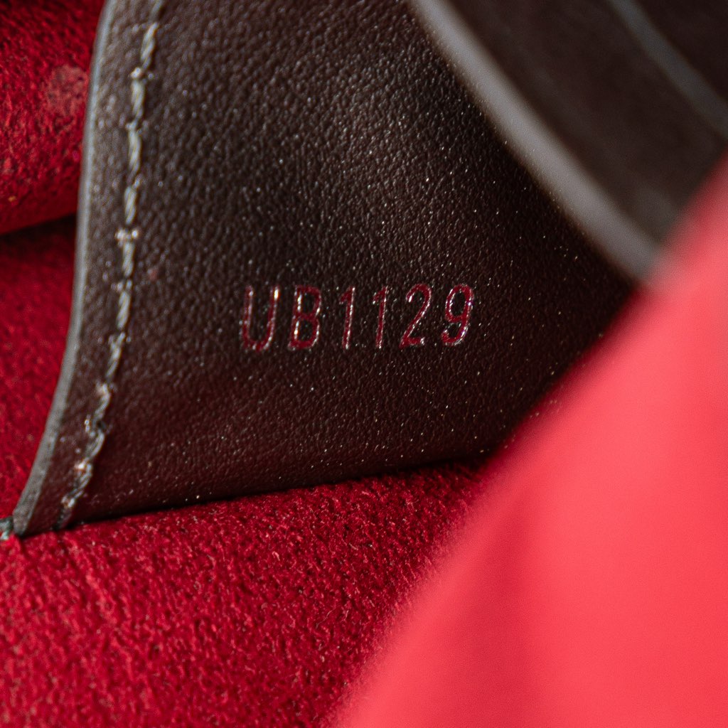 Louis Vuitton Bicolor Leather MyLockMe Chain Pochette - Detail 2