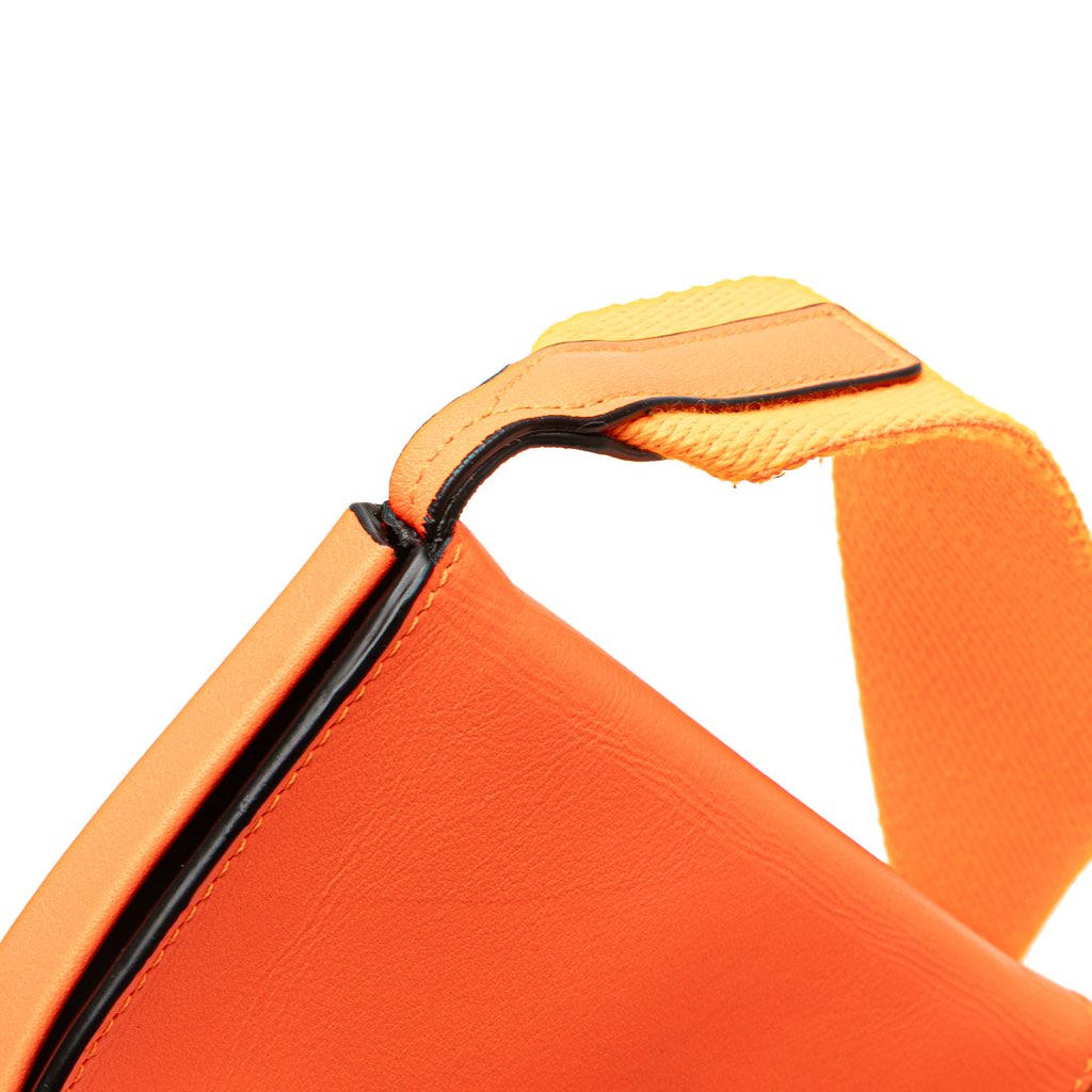 Loewe Small Soft Calfskin Heel Pouch - Detail 2