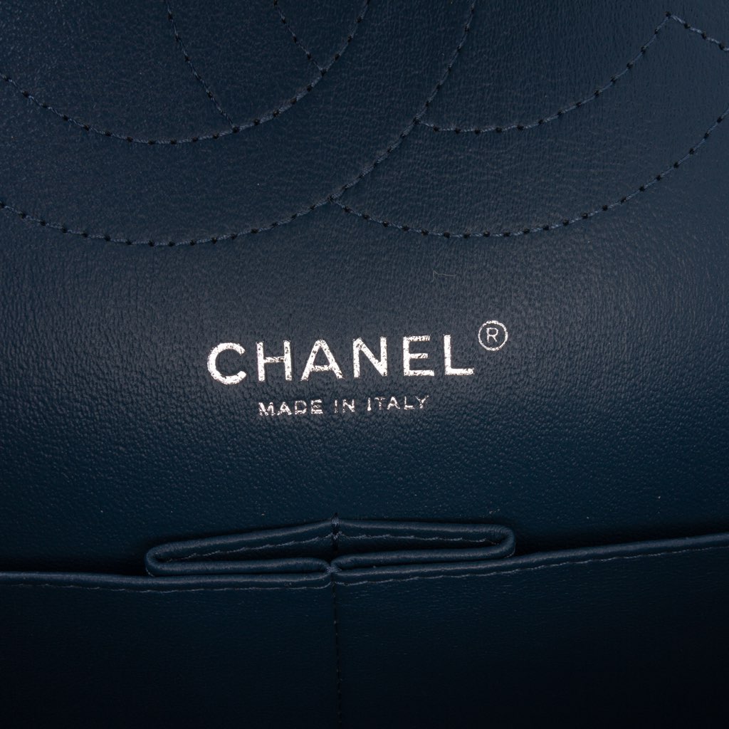 Chanel Jumbo Classic Iridescent Caviar Double Flap - Detail 1