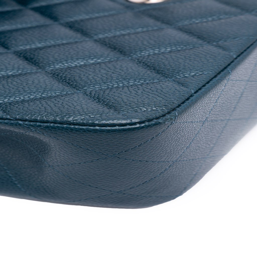 Chanel Jumbo Classic Iridescent Caviar Double Flap - Detail 2