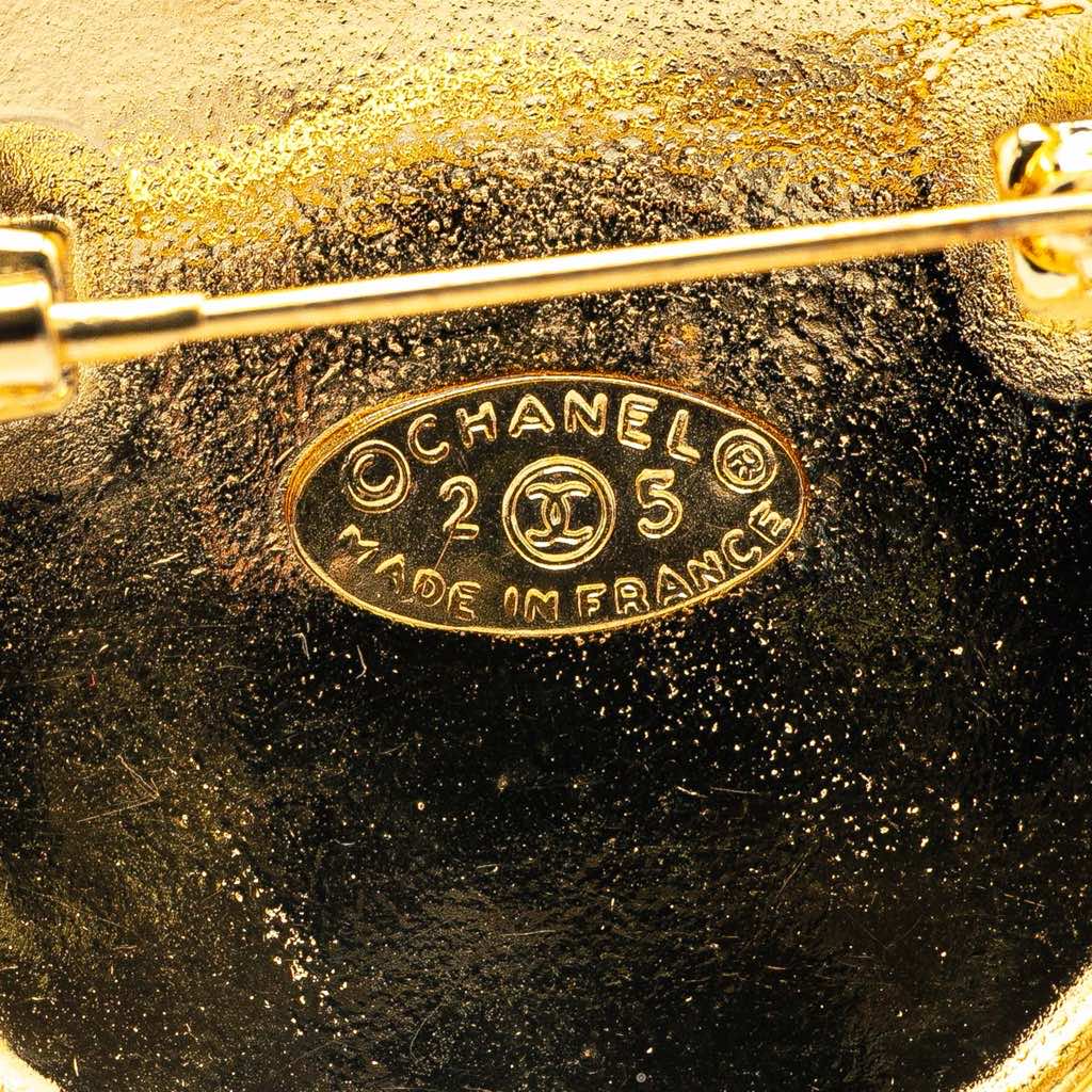 Chanel Gold Plated CC Quilted Round Brooch - Image 6