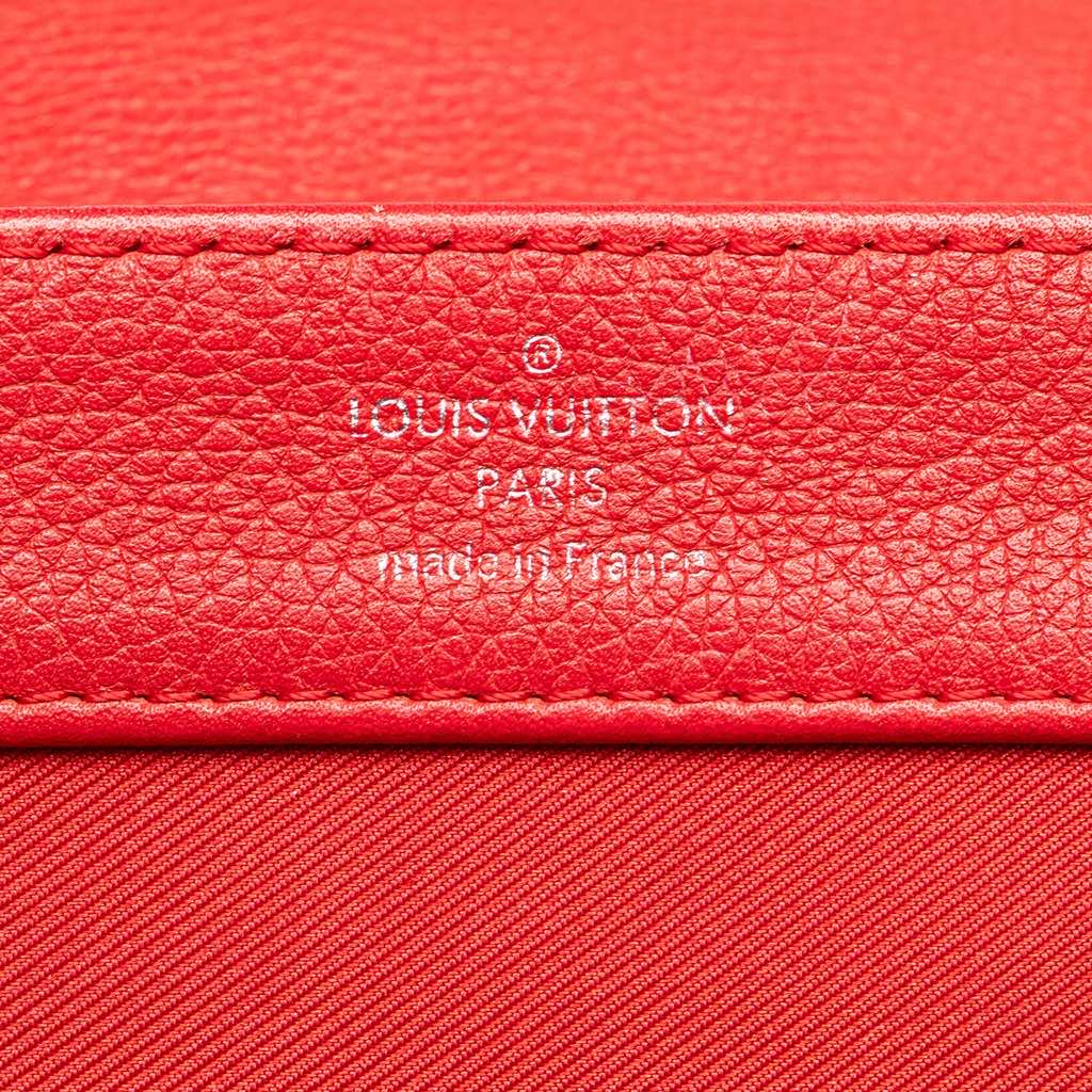 Louis Vuitton Leather Lockme II BB - Side view