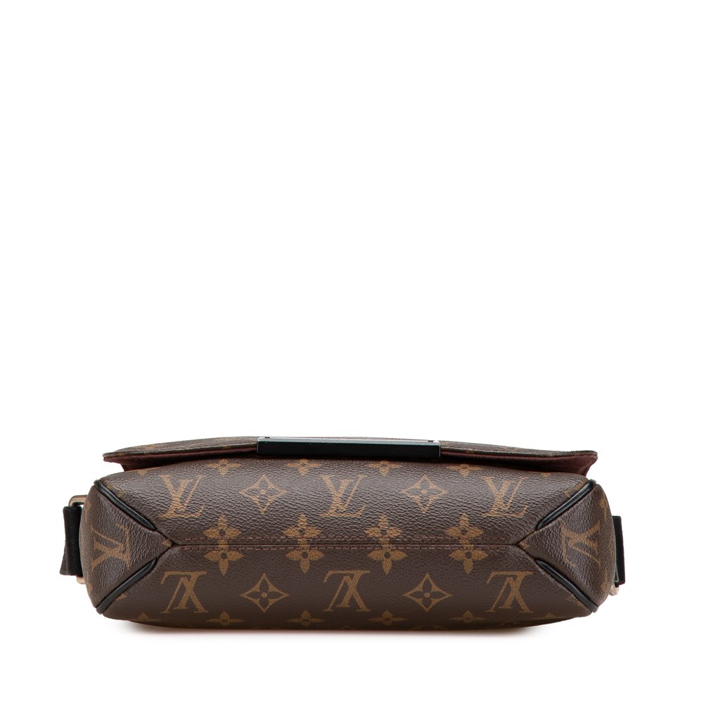 Louis Vuitton Monogram Macassar District PM - 3