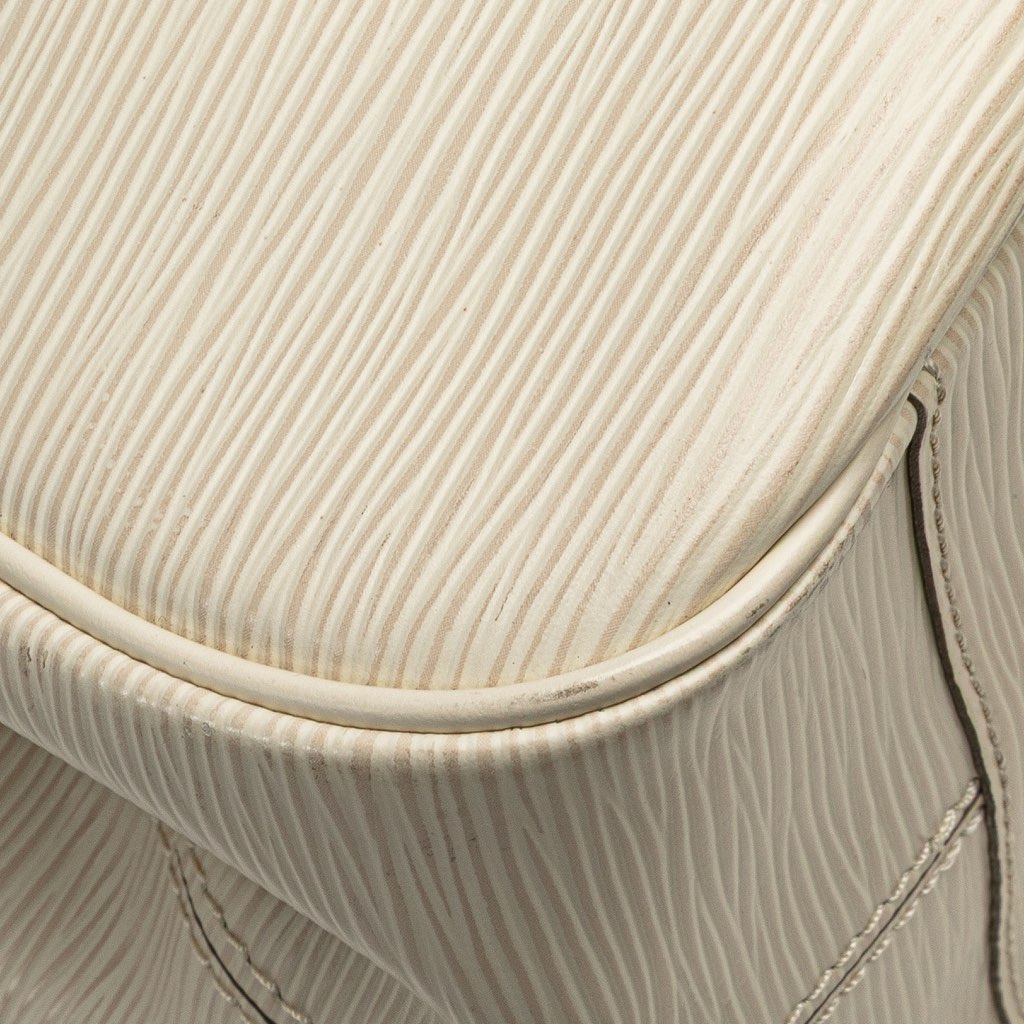 Louis Vuitton Epi Passy PM - Image 11