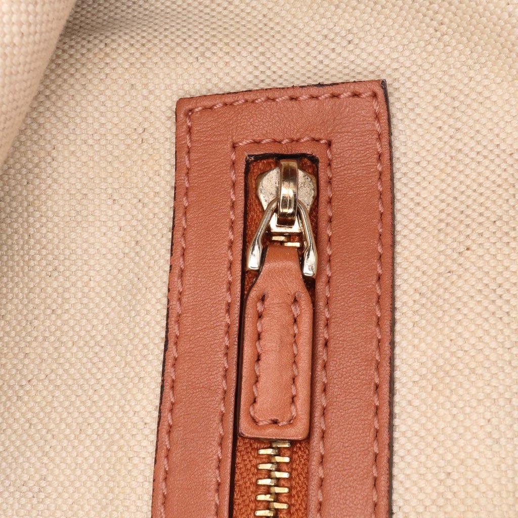 Gucci GG Canvas Heart Bit Tote - Detail 1