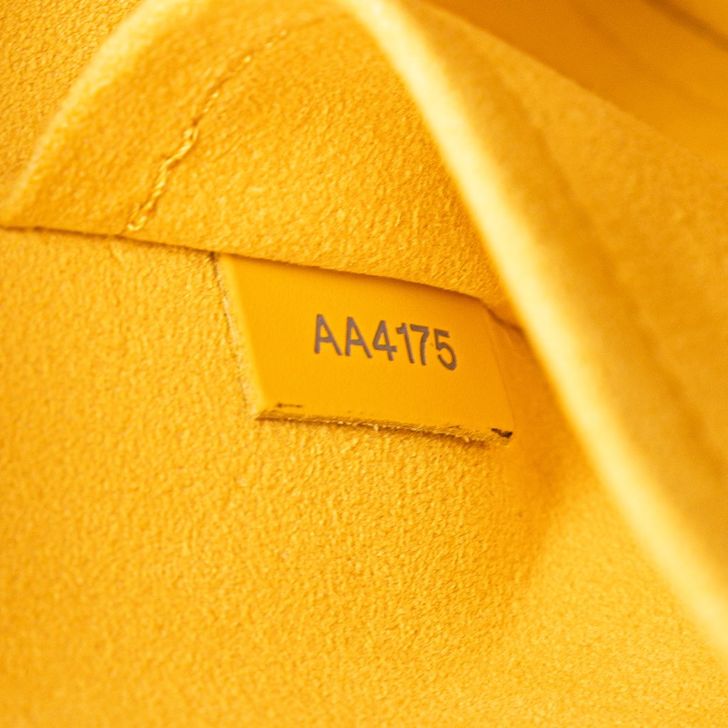 Louis Vuitton Epi Alma BB - Detail 1