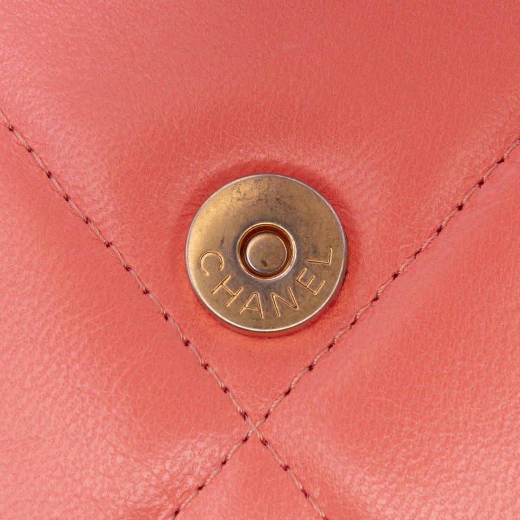 Chanel Quilted Lambskin 19 Wallet on Chain - Detail 2