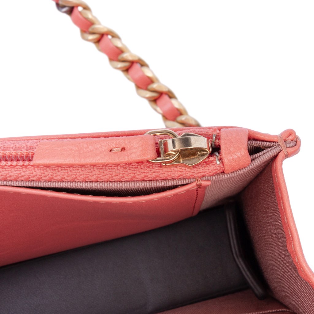 Chanel Quilted Lambskin 19 Wallet on Chain - Image 10