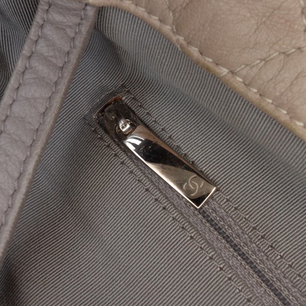 Chanel CC Quilted Glazed Calfskin Portobello Tote - Detail 2