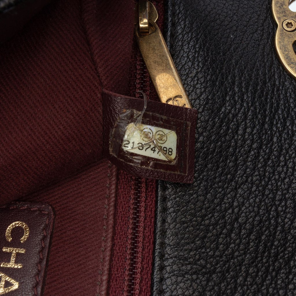 Chanel Paris-Salzburg Small Patent and Goatskin CC Eyelet Flap - Detail 1