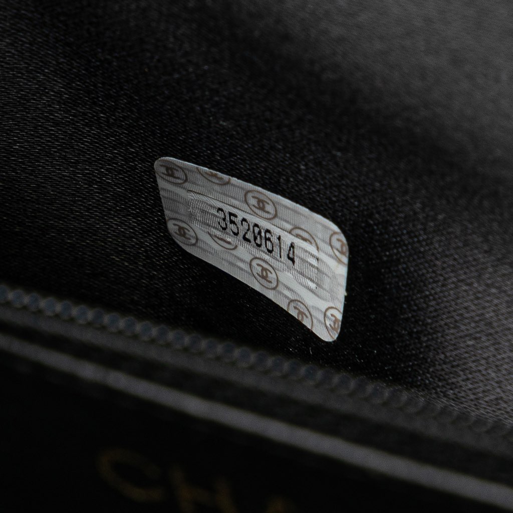 Chanel CC Stitched Calfskin Turnlock Vanity Case - Detail 2