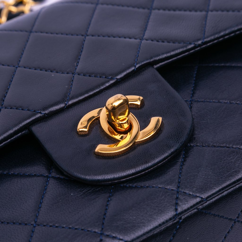 Chanel Small Classic Lambskin Double Flap - Detail 2