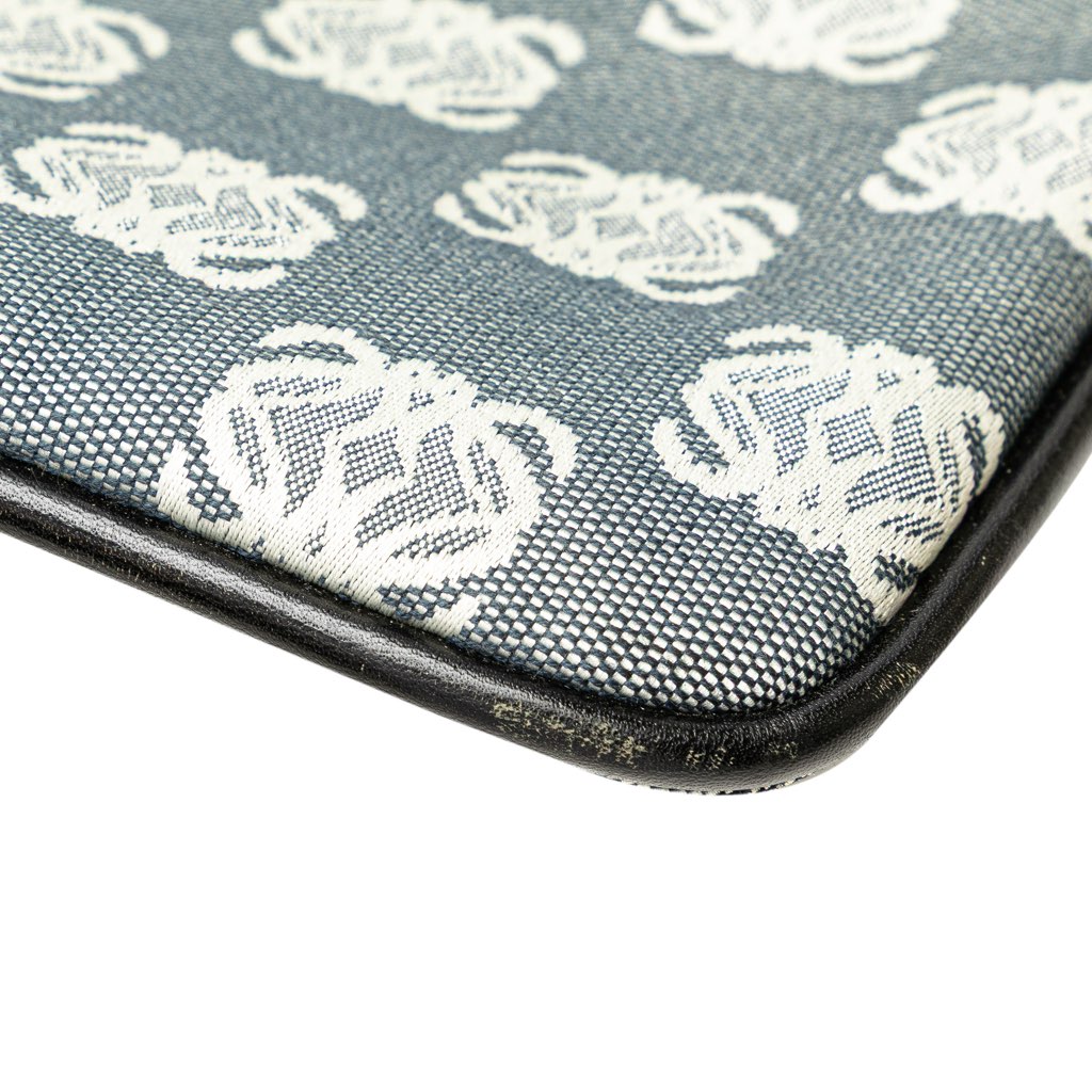 Loewe Anagram Canvas Crossbody - Detail 2