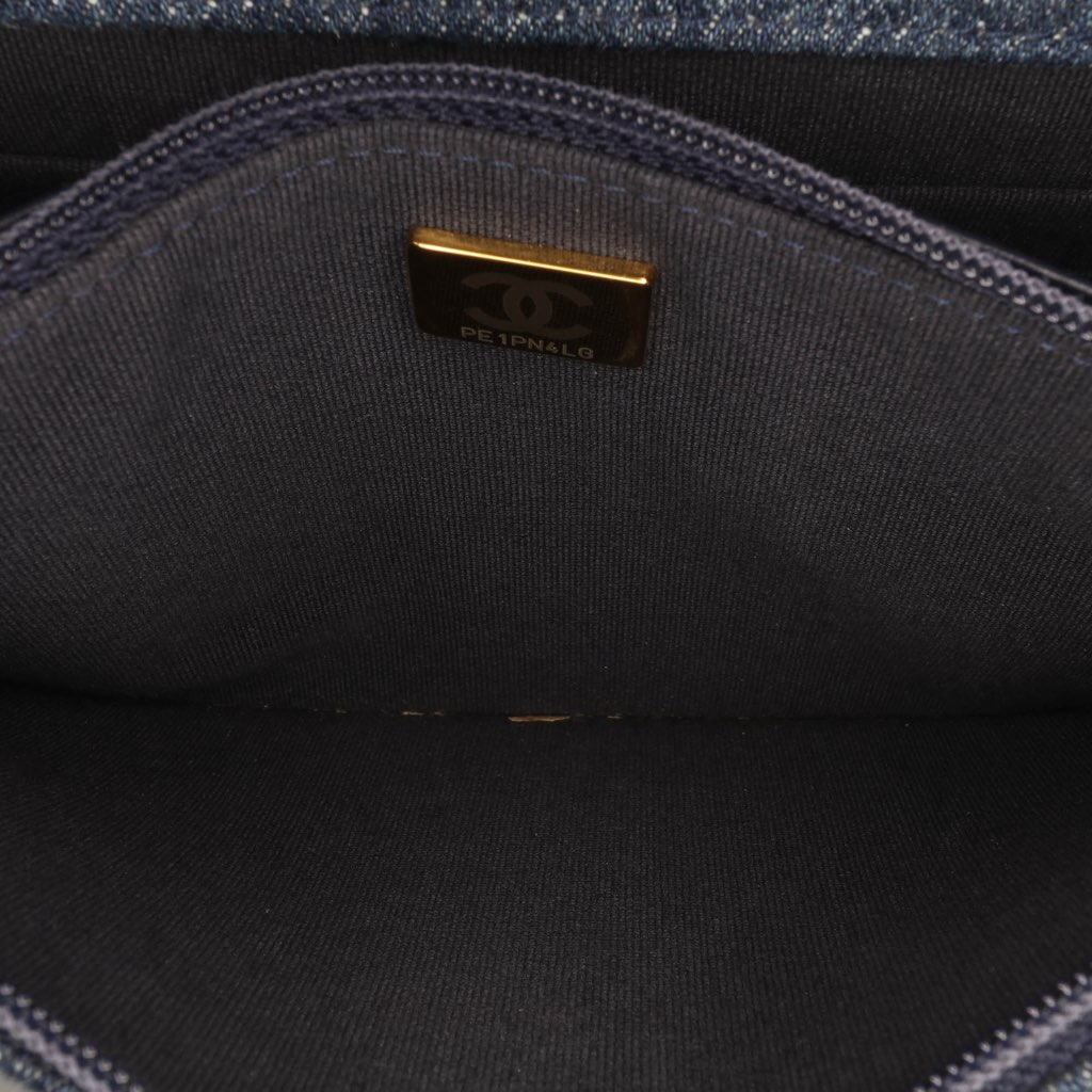 Chanel Denim 19 Flap Wallet On Chain - Detail 1