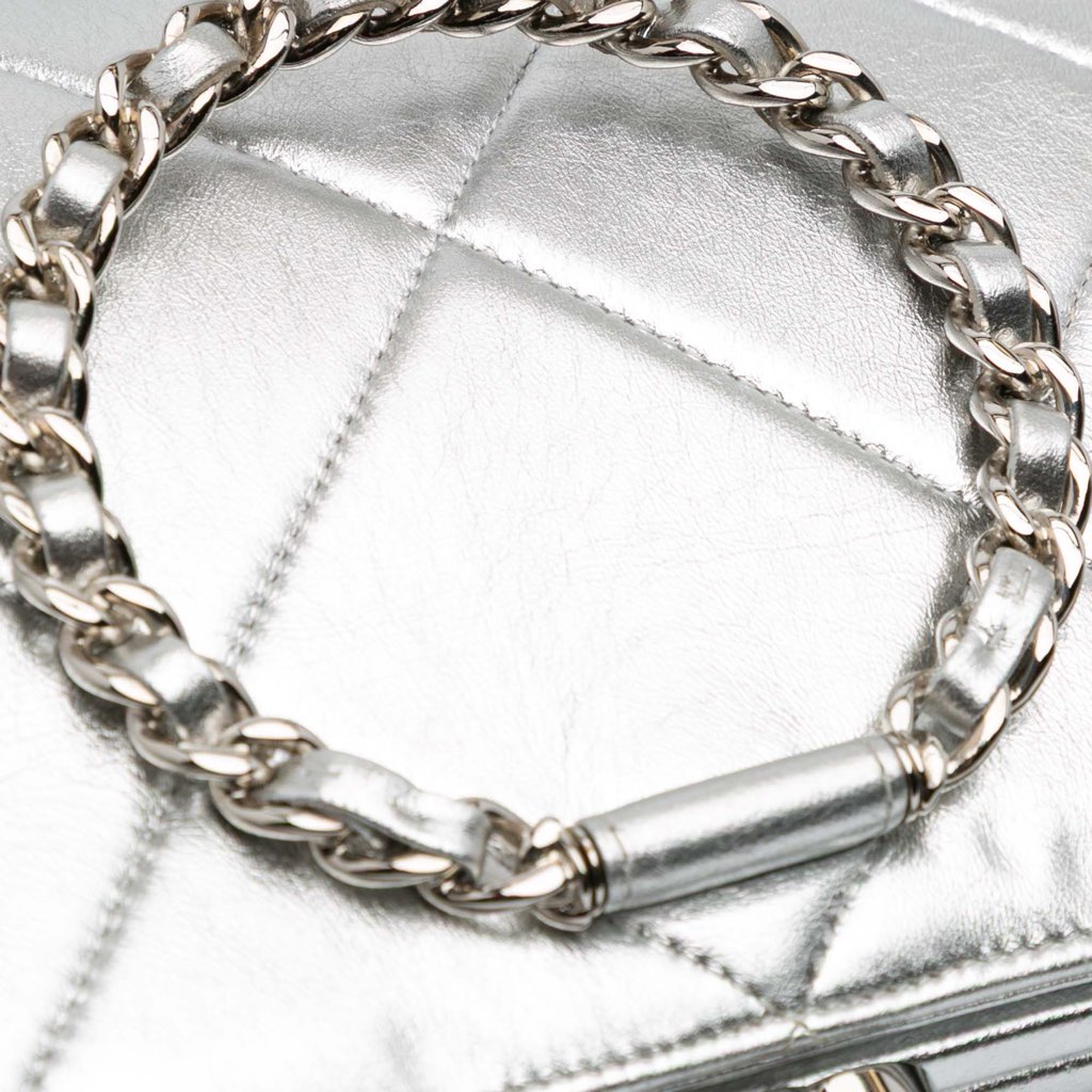 Chanel Quilted Metallic Crumpled Lambskin In The Loop Clutch - 5