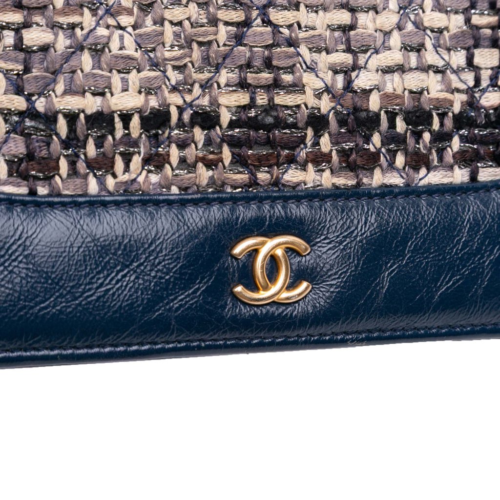 Chanel Quilted Tweed and Calfskin Gabrielle Wallet On Chain - Detail 1