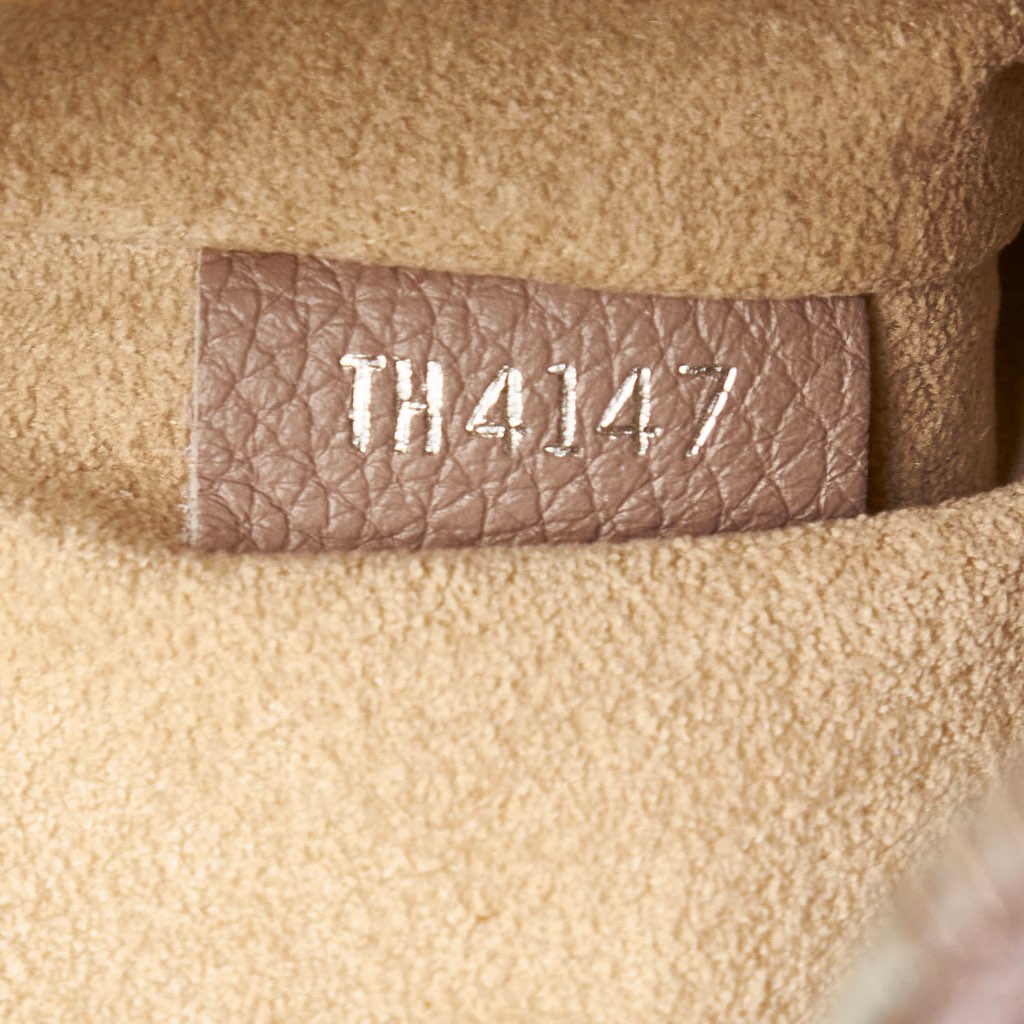 Louis Vuitton Taurillon Pochette Jour PM - Detail 2