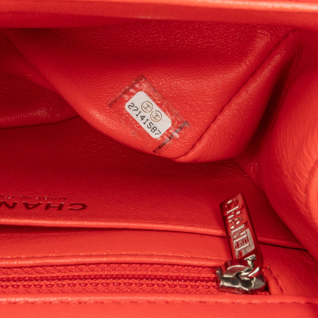 Chanel Mini Square Classic Lambskin Single Flap - Detail 2