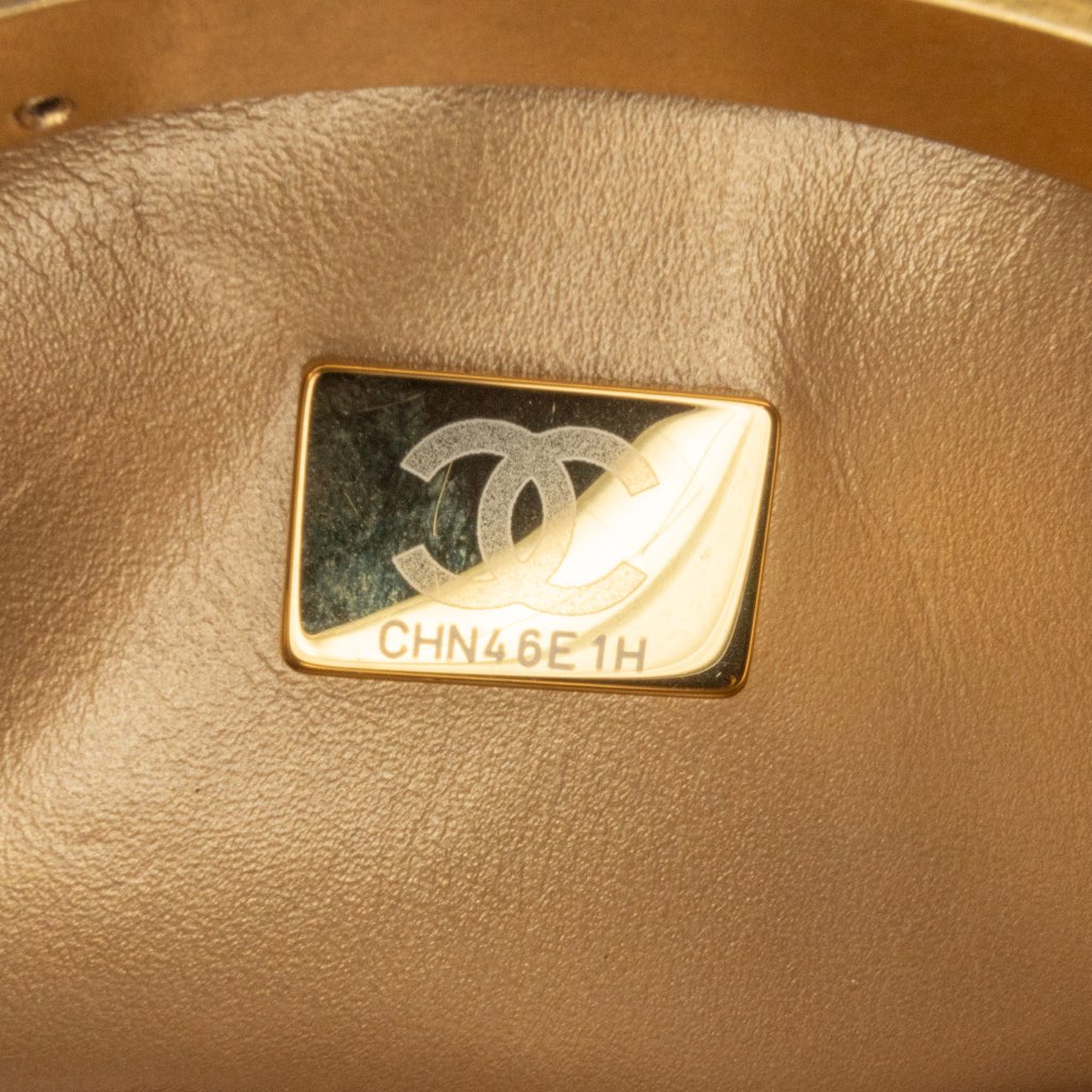 Chanel Small Quilted Lambskin Crown Box Bag - Detail 1