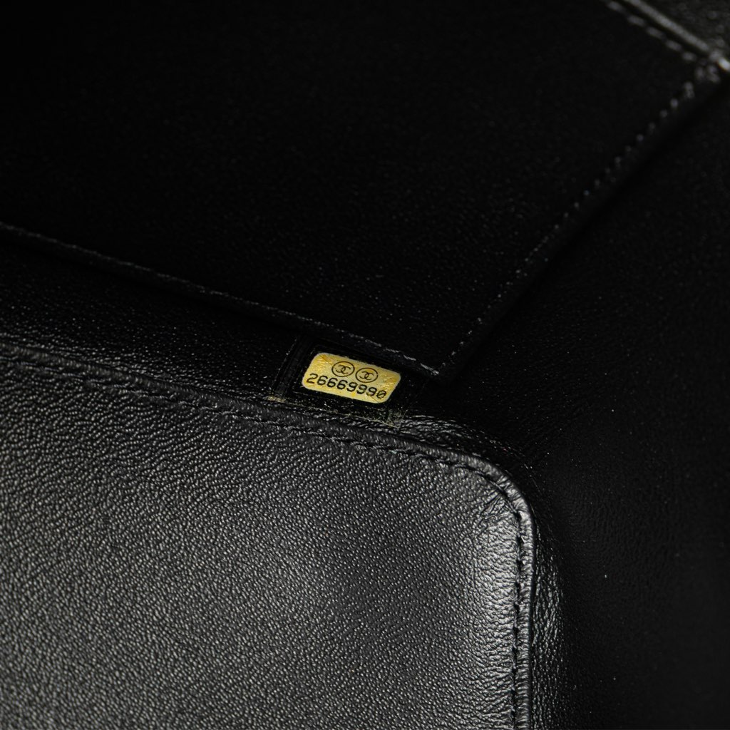 Chanel Large Quilted Lambskin Knock On Wood Vanity Case - 5