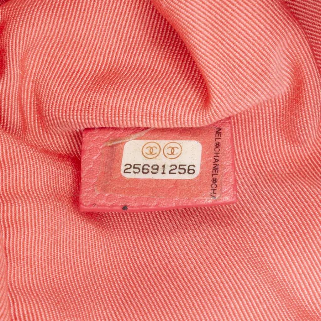 Chanel Medium Quilted Caviar O Case Clutch - Detail 1