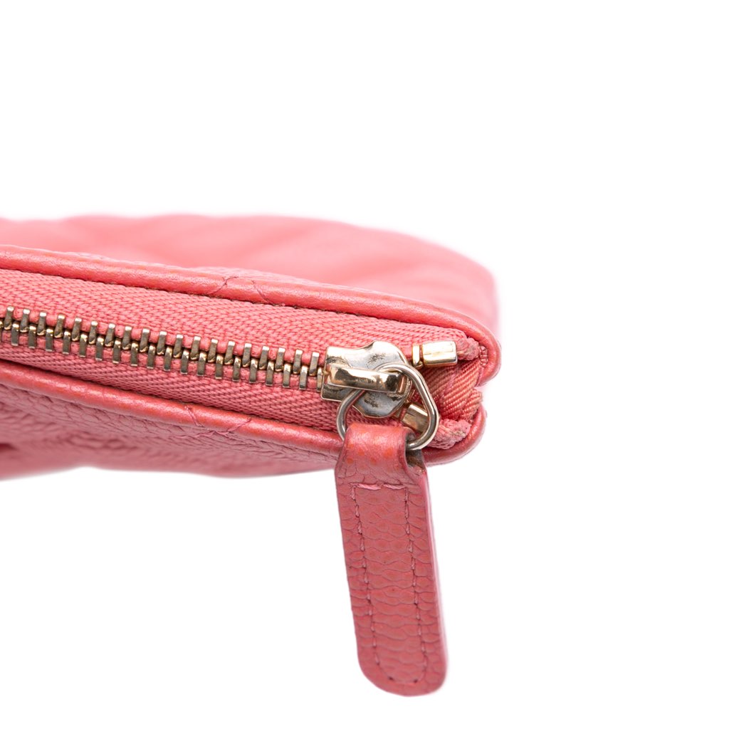 Chanel Medium Quilted Caviar O Case Clutch - Detail 2