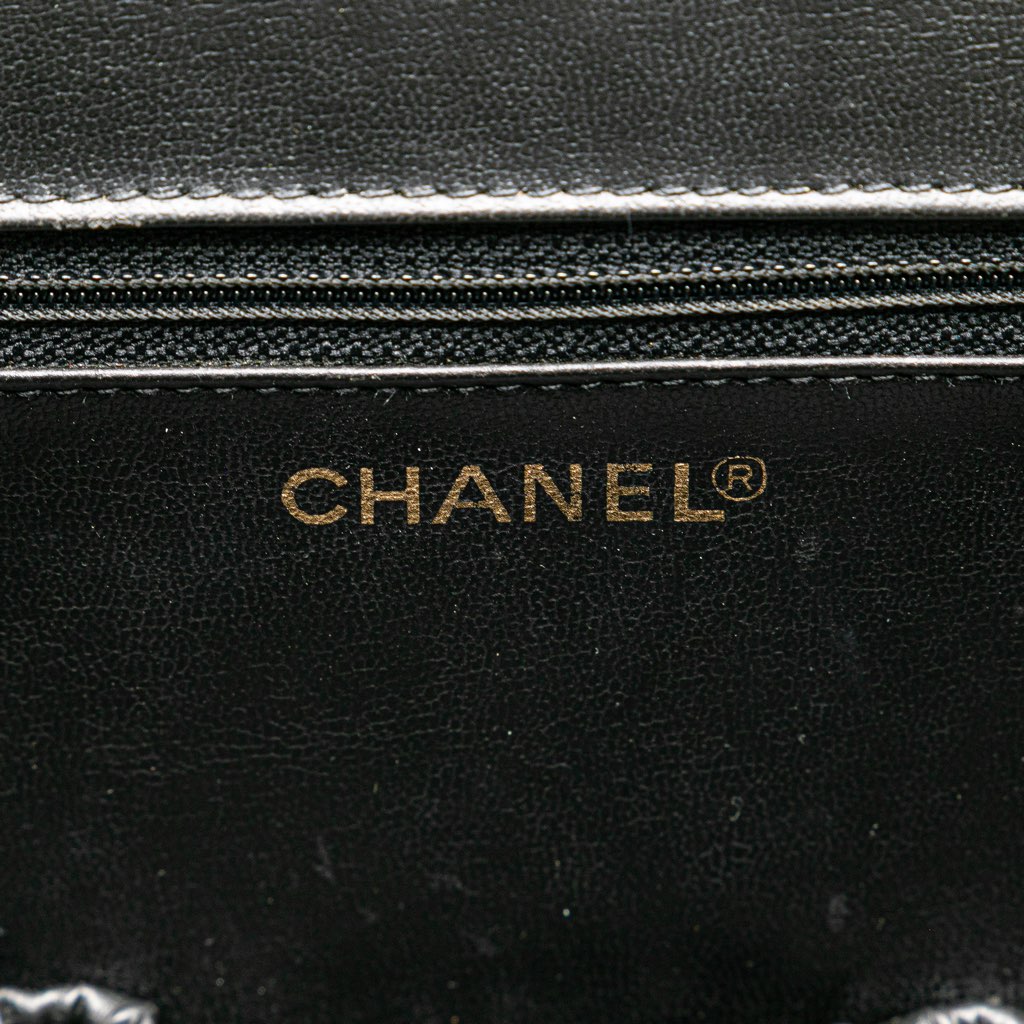 Chanel Caviar CC Turnlock Vanity Bag - 5