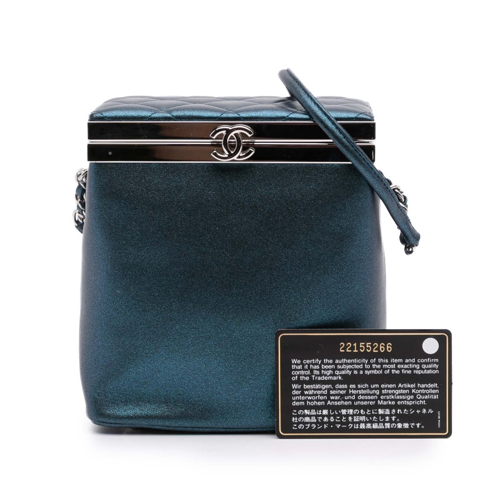 Chanel CC Metallic Calfskin Vanity Case - Image 15