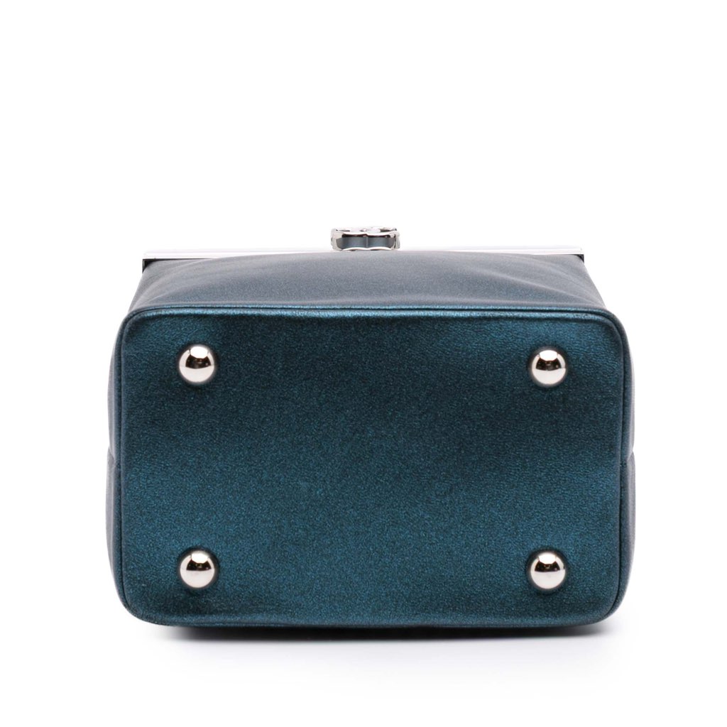 Chanel CC Metallic Calfskin Vanity Case - Image 6