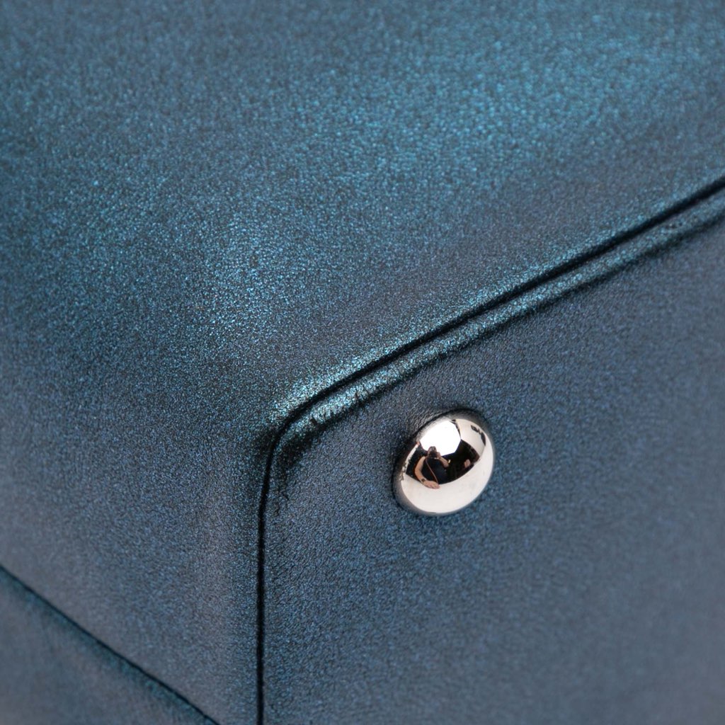 Chanel CC Metallic Calfskin Vanity Case - Detail 2