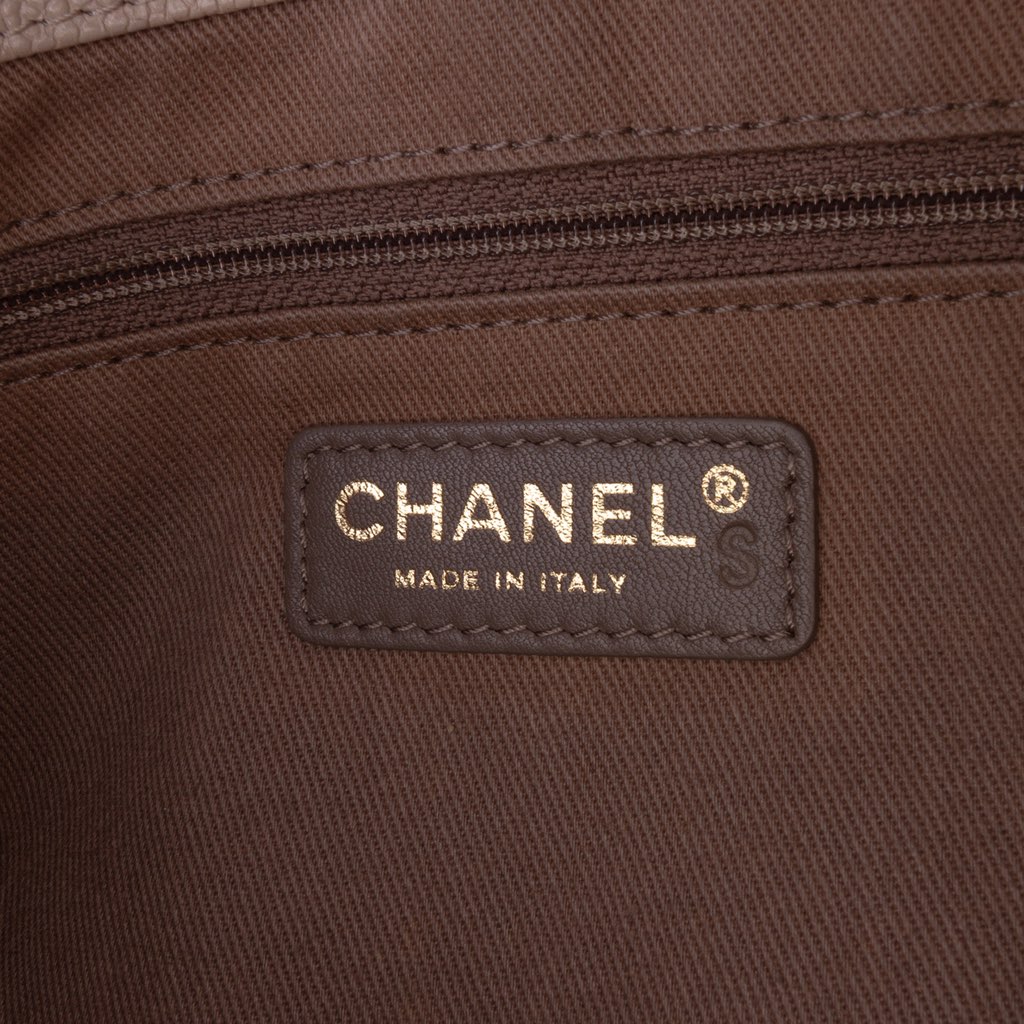 Chanel Medium Quilted Caviar Coco Pleats Messenger Flap - Side view