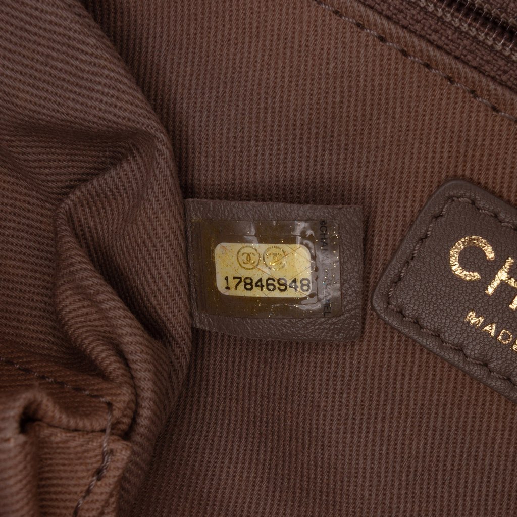 Chanel Medium Quilted Caviar Coco Pleats Messenger Flap - Detail 1