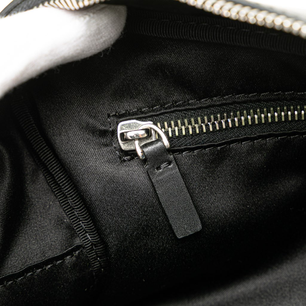 Valentino Leather VLTN Pouch - Detail 1