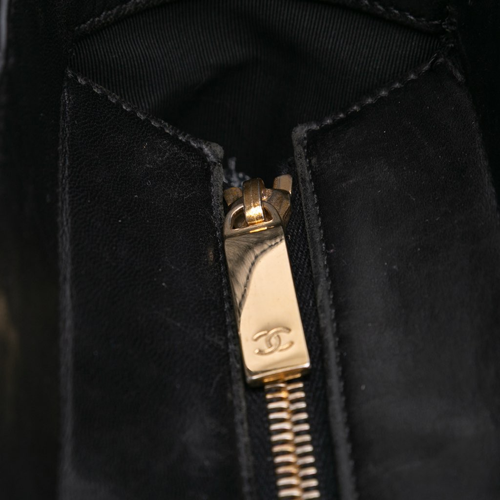 Chanel CC Lambskin Chocolate Bar Tote - Image 10