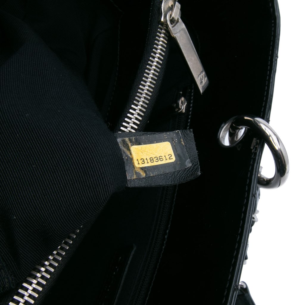 Chanel Patent Grand Shopping Tote - Detail 1