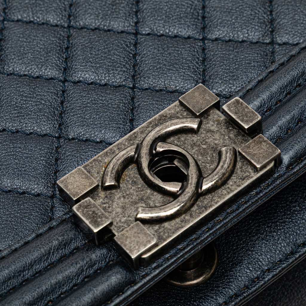 Chanel Old Medium Quilted Lambskin Boy Flap - Detail 2
