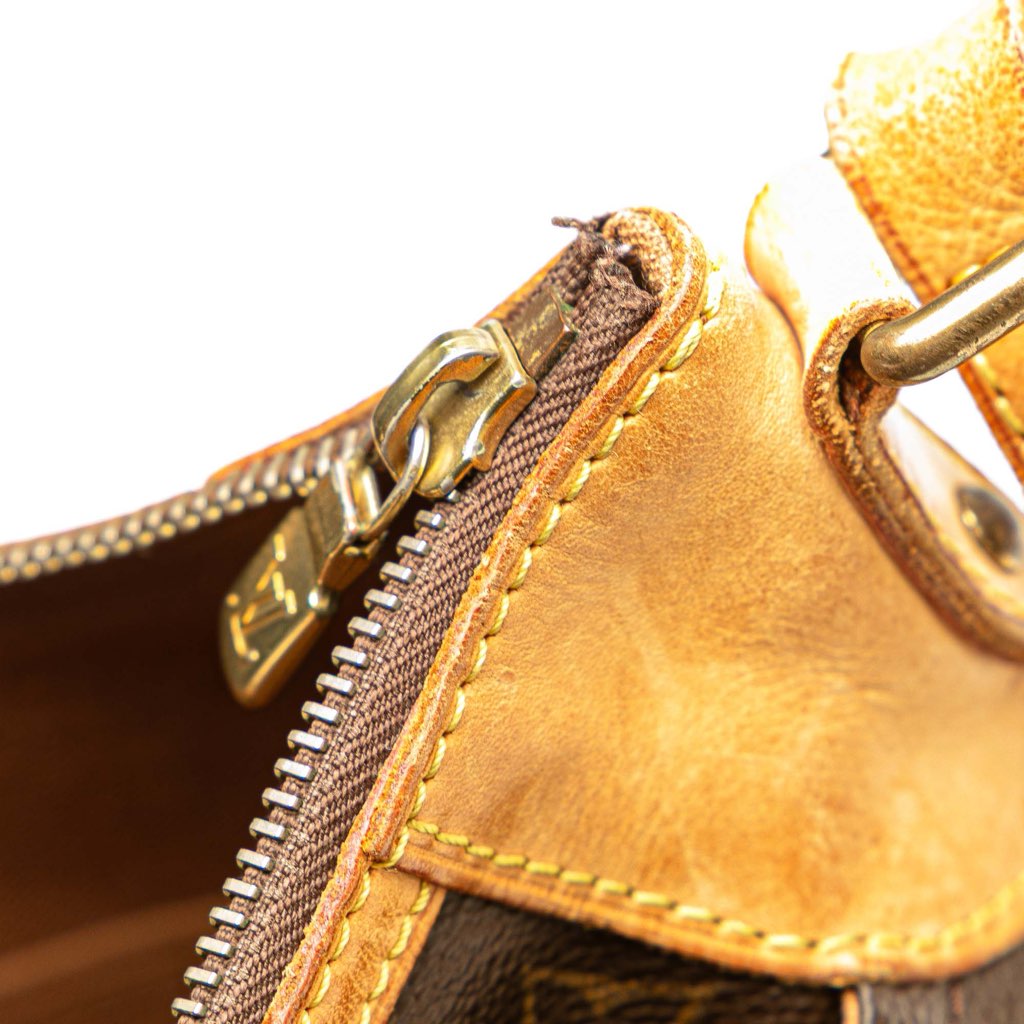 Louis Vuitton Monogram Odeon PM - Detail 2