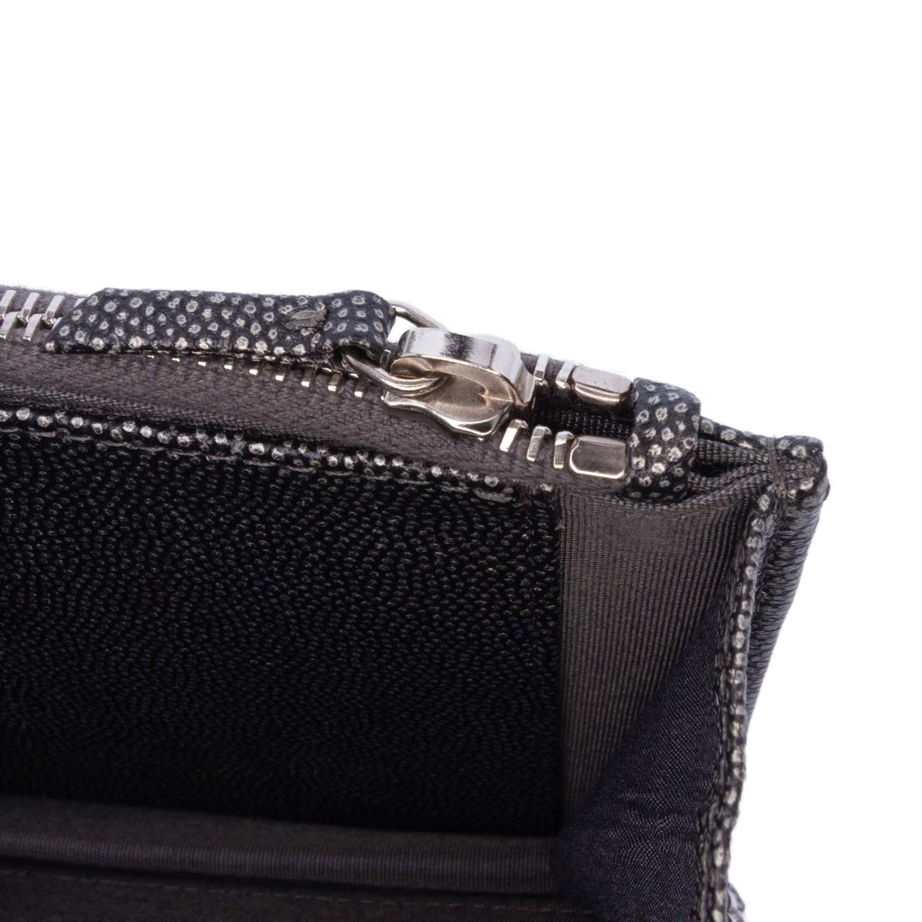 Chanel Quilted Metallic Caviar Golden Class Wallet On Chain - Detail 2