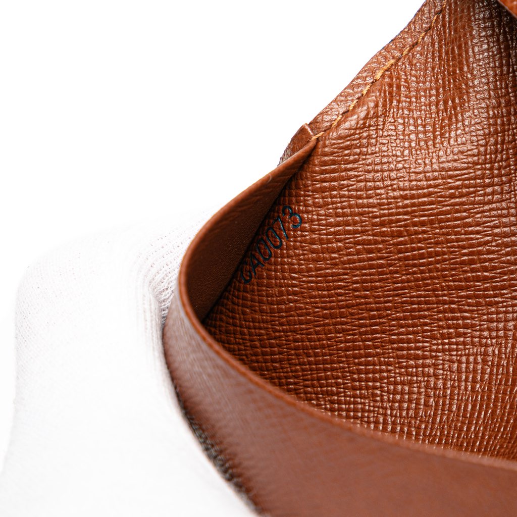 Louis Vuitton Monogram Card Case - Detail 2