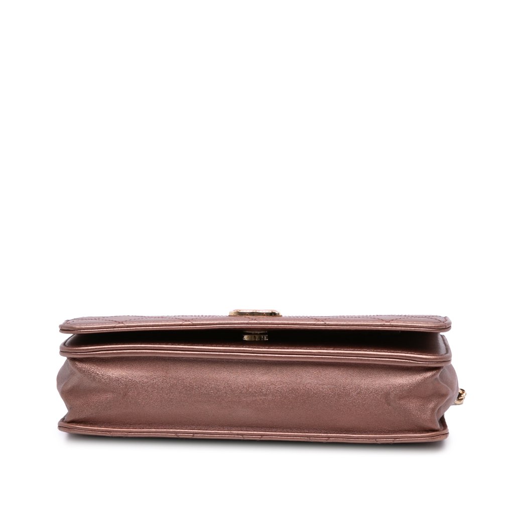 Chanel Quilted Metallic Lambskin Enamel CC Wallet On Chain - Image 6